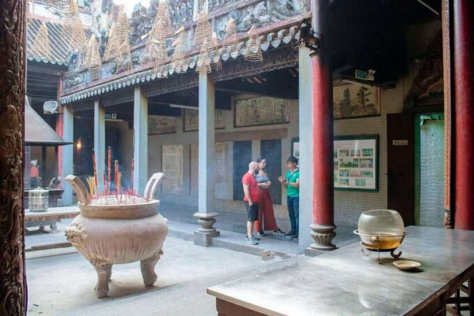 Private Saigon History, Hidden Gems-Scooter Sightseeing Tour - Savoring Authentic Cuisine