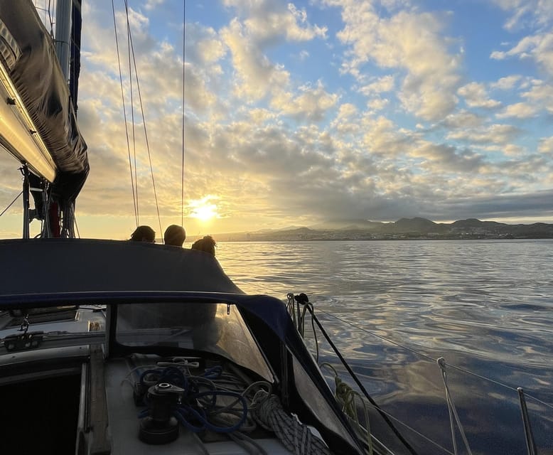 Private Sailing Sunset Tour PDL - Getting to the Starting Location