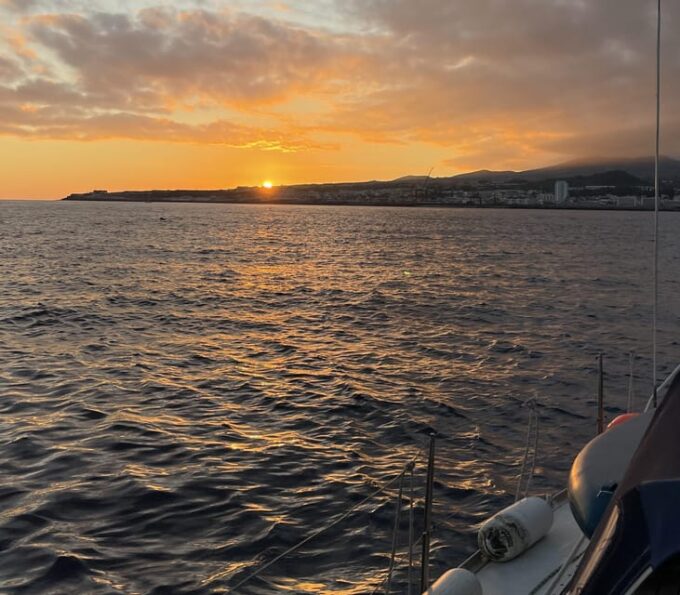 Private Sailing Sunset Tour PDL - What to Bring