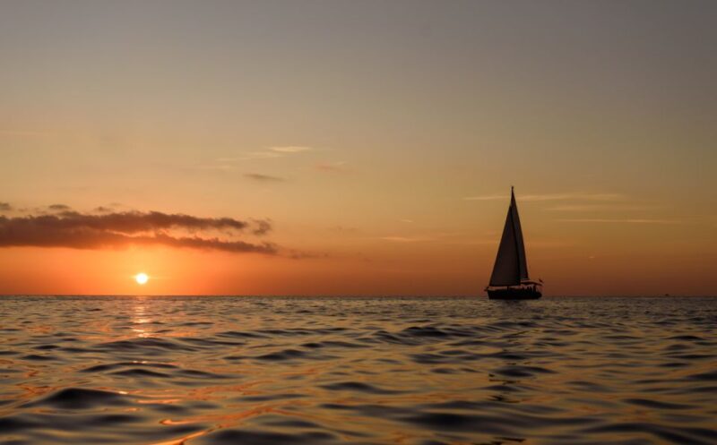 Private Sailing & Wine Tasting on a Sailboat With Sommelier - Tasting Diverse Wine Varietals