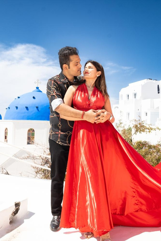 PRIVATE SANTORINI FLYINGDRESS - Photoshoot Details and Deliverables