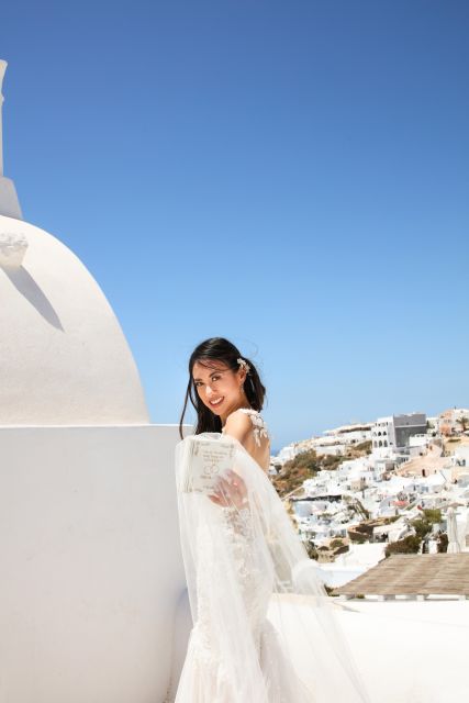 Private Santorini Wedding Photoshoot - Receiving the Final Photos