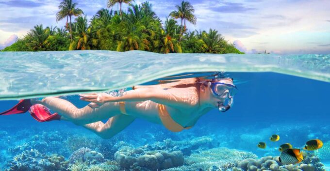 Private Sea-Nic, Sip N' Snorkel on a Semi-Submersive Craft - Age and Health Restrictions