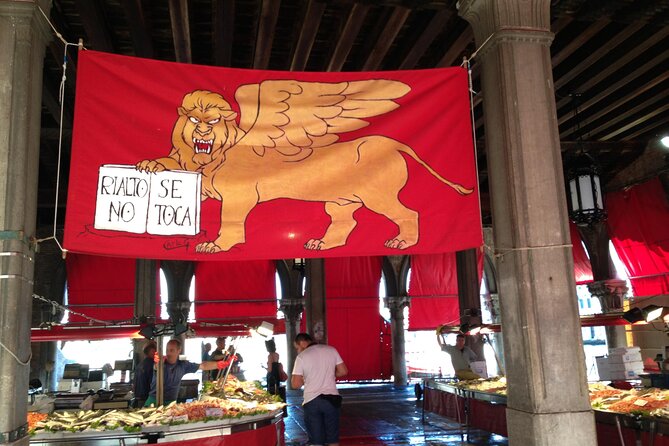 Private Secret Venice Tour; Rialto Market, San Polo & Food and Wine Tasting - Exploring Cannaregio District