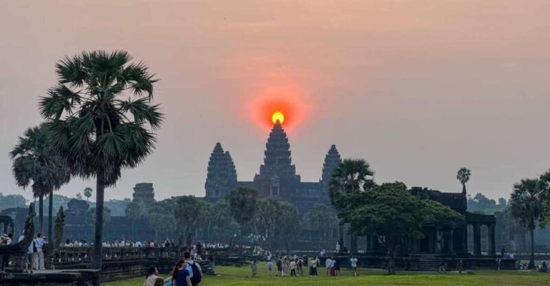 Private Sedan Sunrise Guide Tour - Itinerary Highlights