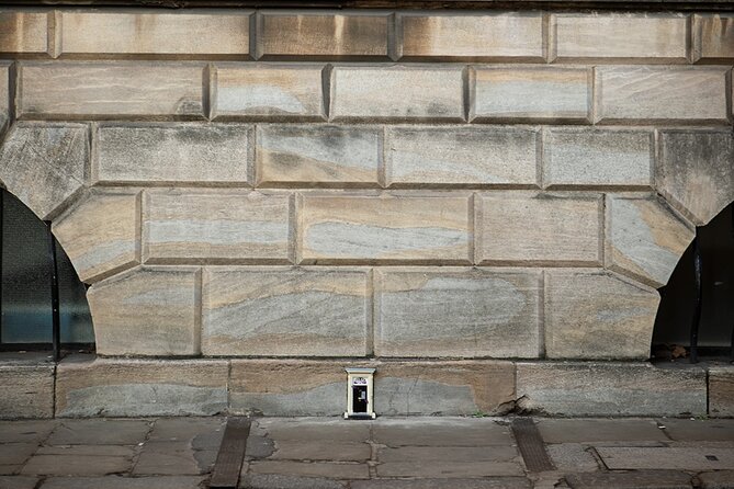 Private Self-Guided Dinky Door Hunt in Cambridge - Meeting and Pickup