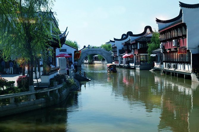 Private Shanghai Layover Tour to Zhaojialou Water Town With City Highlights - Pickup and Meeting