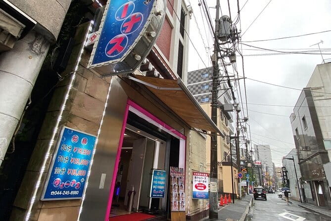 Private Shinjuku Kawasaki Tokyo Slum Walking Tour With Transfer - Pickup and Meeting Information
