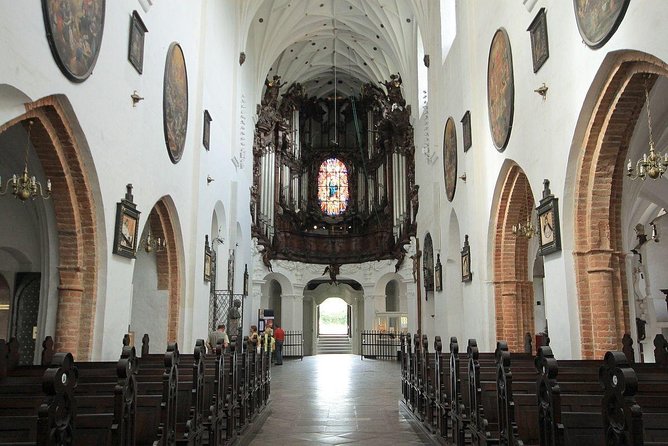 Private Shore Excursion: Walking Tour of Gdansk Amber Museum Malbork Castle - Comfortable Transportation and Pickup