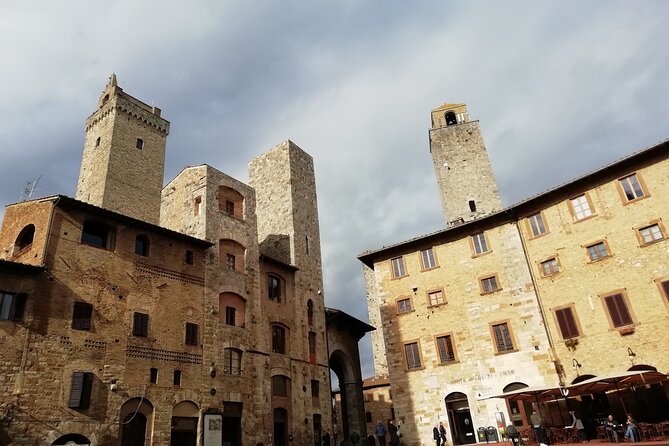 Private Siena to Florence Chianti and San Gimignano Transfer Tour - Visiting San Gimignano