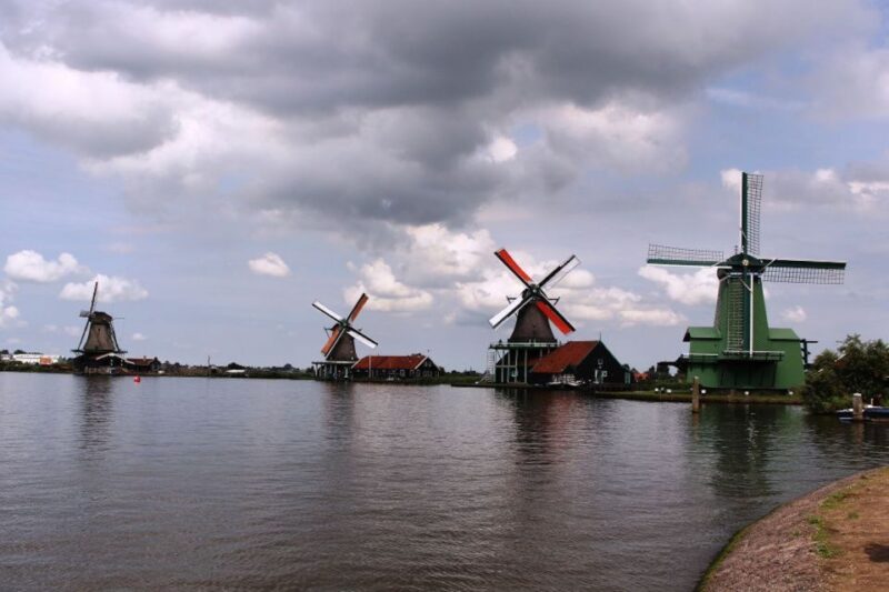 Private Sightseeing Tour to the Windmills & Giethoorn - Booking Information