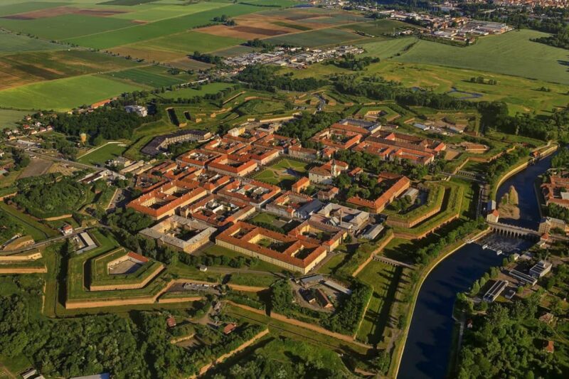 Private Sightseeing Transfer Prague - Dresden - Highlights and Stops