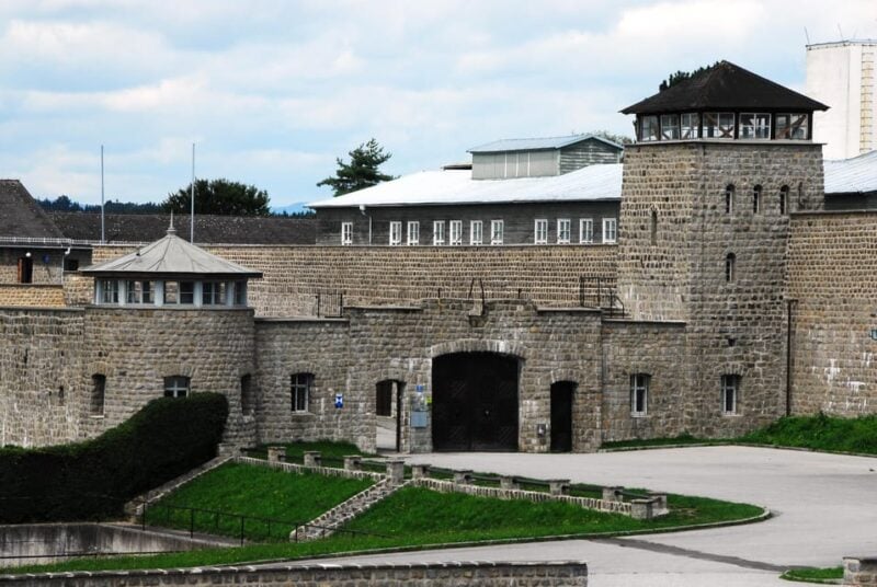 Private Sightseeing Transfer Prague - Salzburg - Tour Duration and Transportation