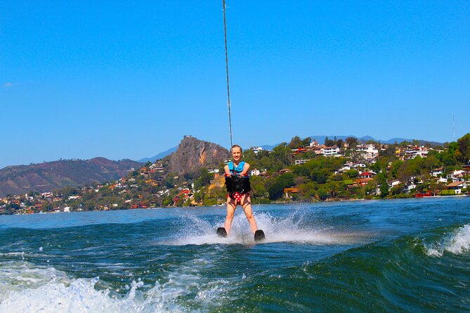 Private Ski Boat Tour in Valle De Bravo - Included Equipment Details