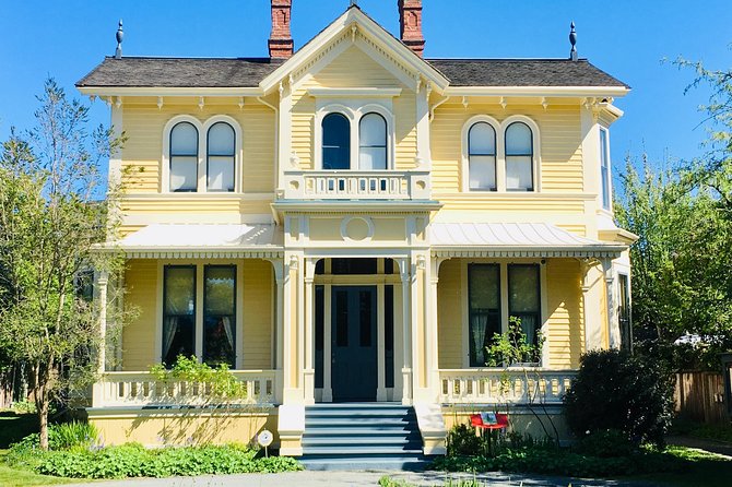 Private Small Group Deluxe Tour of Victoria & to Butchart Gardens - Pickup and Drop-off
