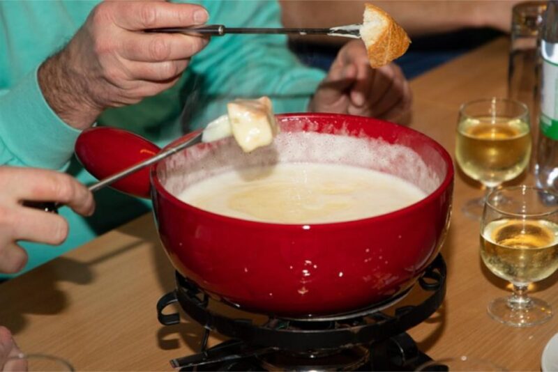 Private Snowshoeing Night Trip and Dinner in a Refuge - Details of the Activity