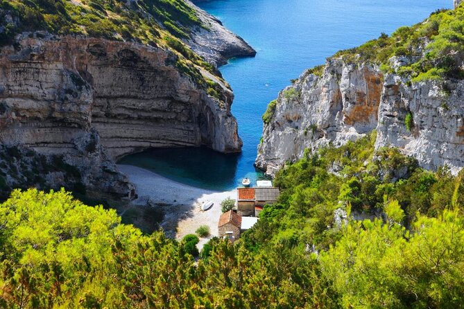 Private Speedboat Tour to Blue Cave and Visit Island Hvar - Key Points