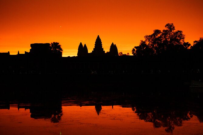 Private Sunrise Angkor Tour - Expert Guide & Breakfast Included - Exploring Angkor Temples