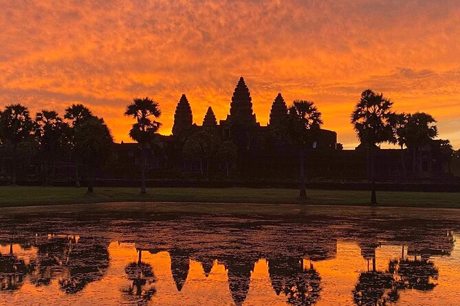 Private Sunrise Small Tour of Angkor Wat With Car or Van & Guide - Meeting and Pickup