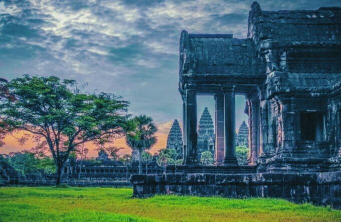 Private Sunrise Tour: Angkor Wat-Bayon-Ta Prohm-Banteay Srei - Accessibility Considerations