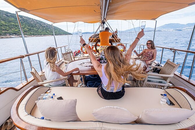 Private Sunset Boat Tour in Bodrum With Dinner - Inclusions