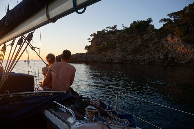 Private Sunset Sailing Tour Along the North Coast - Accessibility and Participation