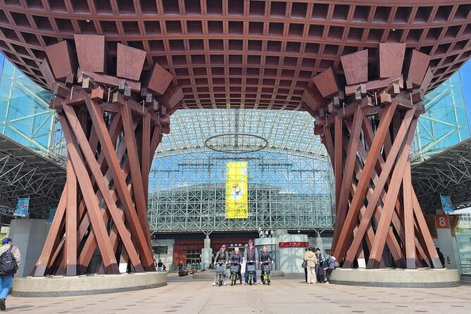 Private Tailored Kanazawa Highlights Tour With a Local - Tour Accessibility