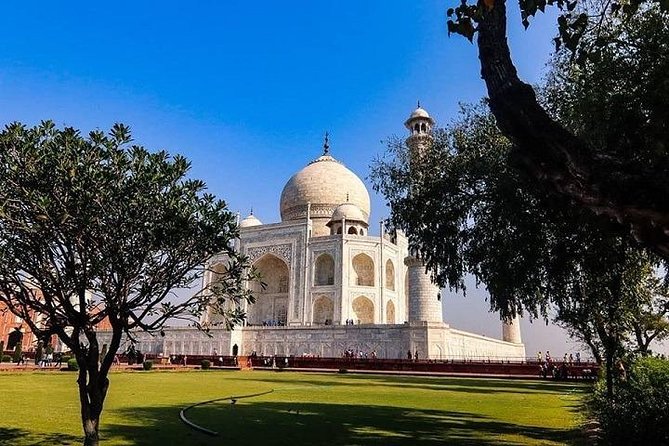 Private Taj Mahal + Fatehpur Sikri Tour By Car - New Delhi - Exploring the Mausoleum and Gardens