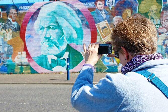 Private Taxi 2hrs Tour and Guide Murals and Political History - Exploring Significant Historical Sites