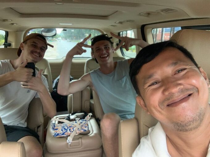 Private Taxi Phnom Penh to Siem Reap - Scenic Route and Stops