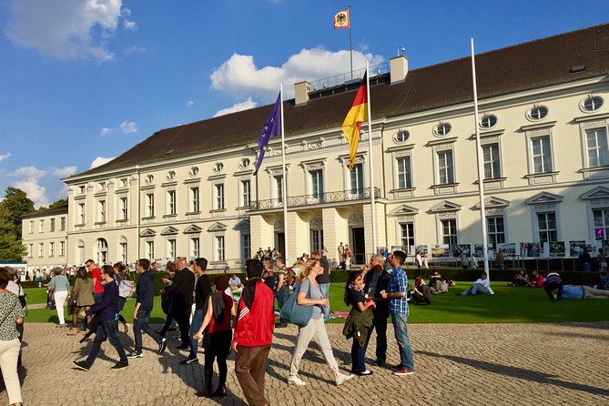 Private Taxi Tour City East & West History and Architecture 2-3h - Tour Experience
