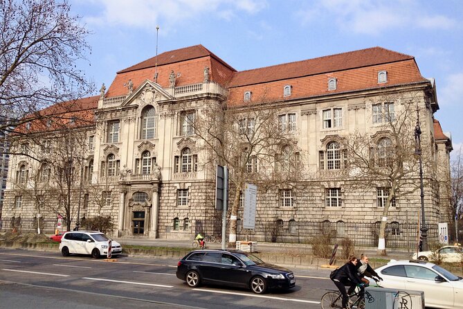 Private Taxi Tour City East & West History and Architecture 2-3h - Pick-up and Drop-off