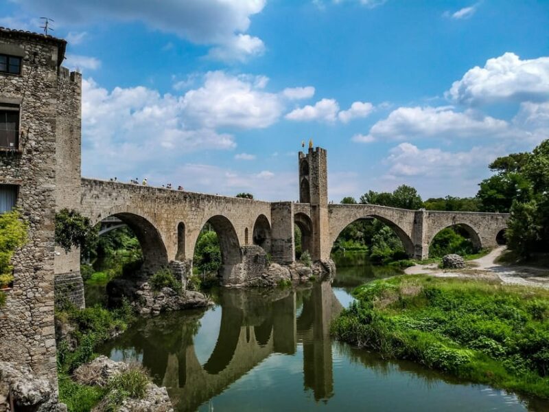 Private Three Medieval Towns Tour and Local Lunch - Girona
