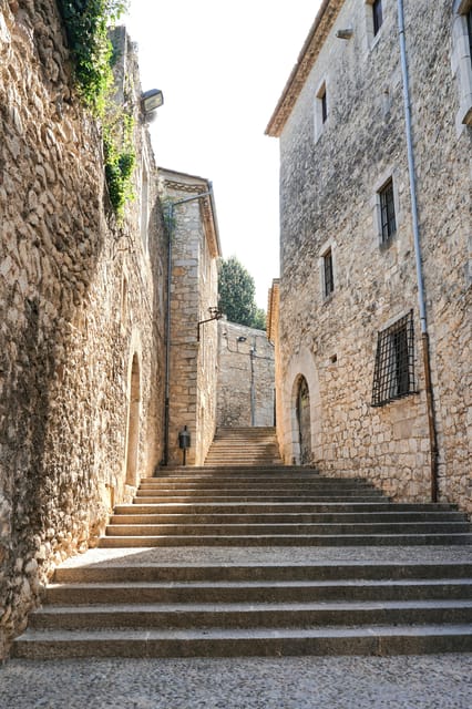 Private Three Medieval Towns Tour and Local Lunch - Pals