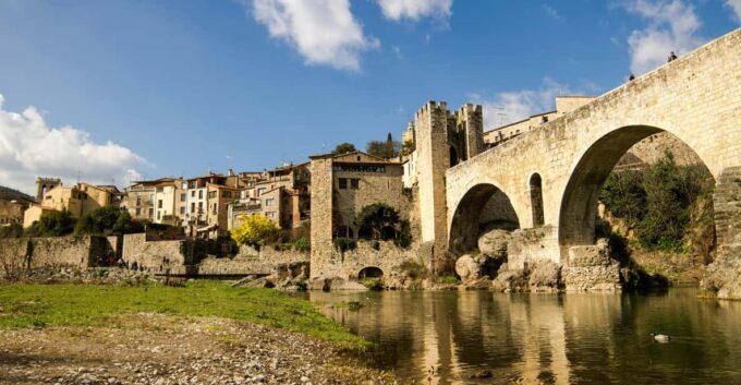 Private Three Medieval Towns Tour and Local Lunch - Booking Information