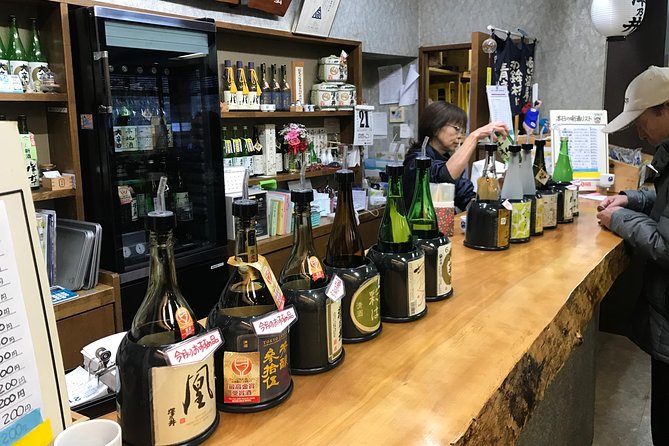 Private Tokyo Local Food and Drink Tour With a Bar Hopping Master - Explore With Knowledgeable Guide