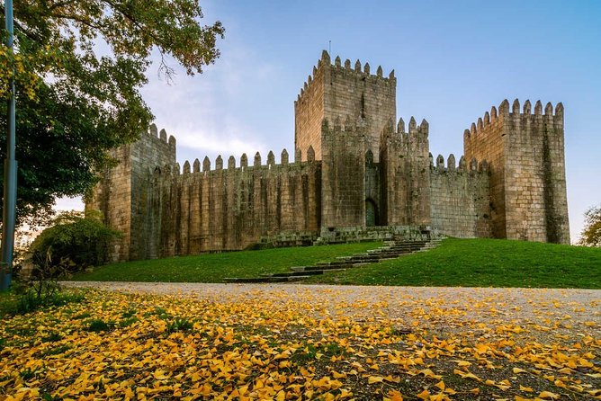 Private Tour 3 Days Fatima-Aveiro-Porto-Guimaraes-Braga-Santiago De Compostela - Accessibility and Participation