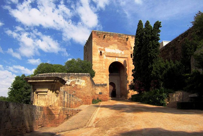 Private Tour: Alhambra Day Trip From Madrid by High-Speed Train - Tour Overview and Details