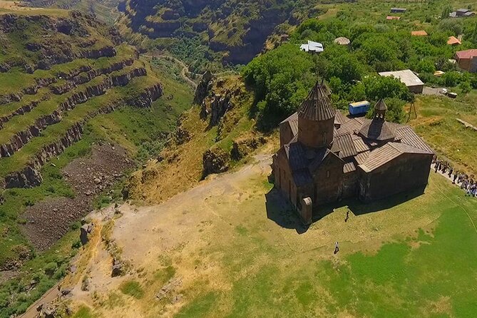 Private Tour: Alphabet Monument, Hovhannavank, Saghmosavank Monasteries - Visiting Saghmosavank Monastery