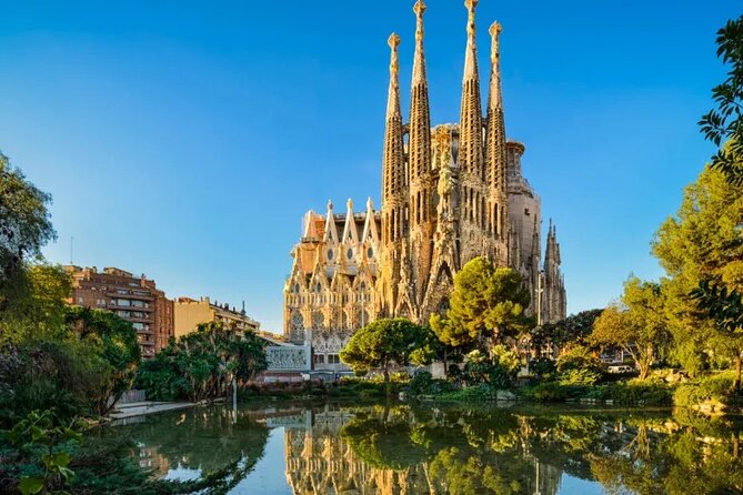 Private Tour Around the Outside of the Sagrada Familia - Meeting and End Point