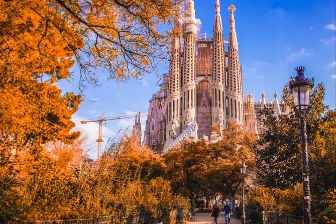 Private Tour Around the Outside of the Sagrada Familia - Accessibility Features
