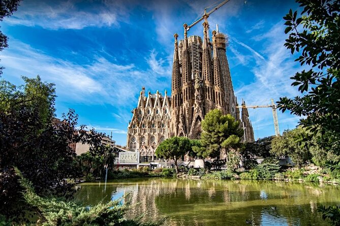 Private Tour Around the Outside of the Sagrada Familia - Tour Participation