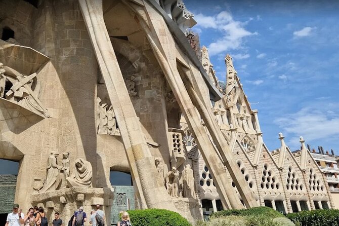 Private Tour Around the Outside of the Sagrada Familia - Booking Information