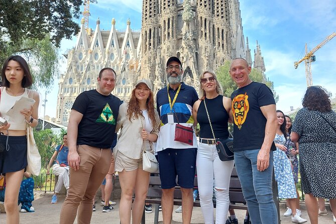 Private Tour Around the Outside of the Sagrada Familia - Architectural Highlights