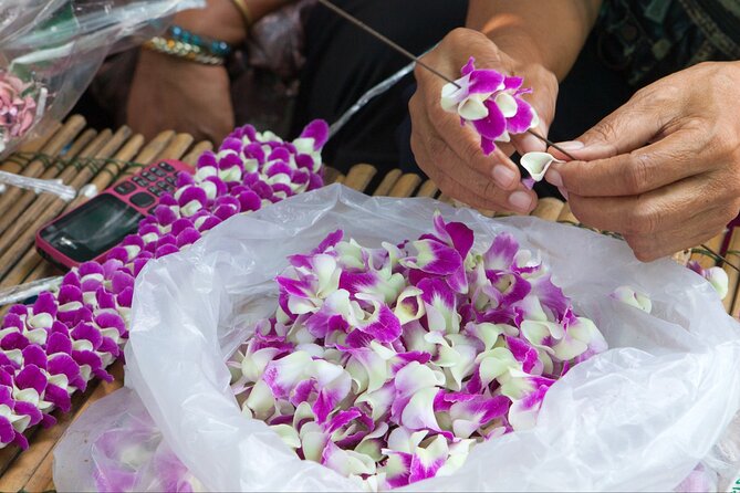 Private Tour : Bangkok Night Private Tuk Tuk Tour and Street Food - Savoring the Street Food