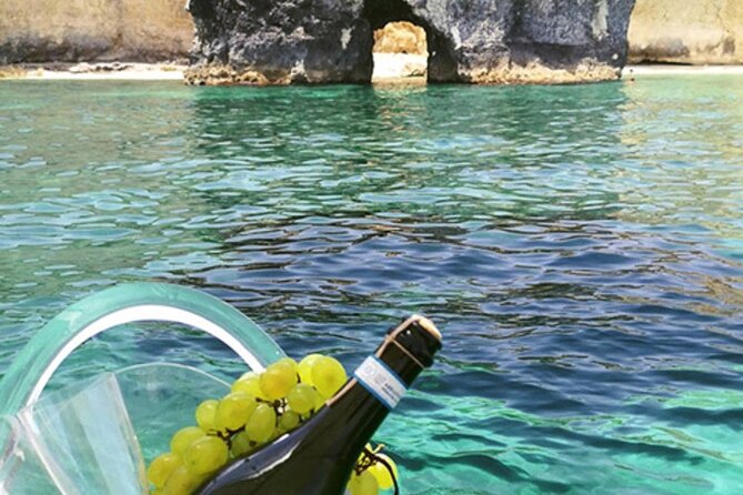 PRIVATE TOUR by Boat of the Sea Caves on the Island of Ortigia - Accessibility and Participation