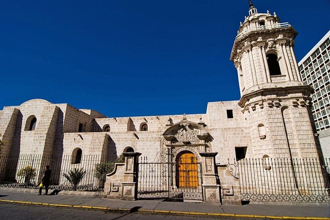 Private Tour Colonial Arequipa, Recoleta Convent and Casa Del Moral - Admiring Carmen Alto Viewpoint