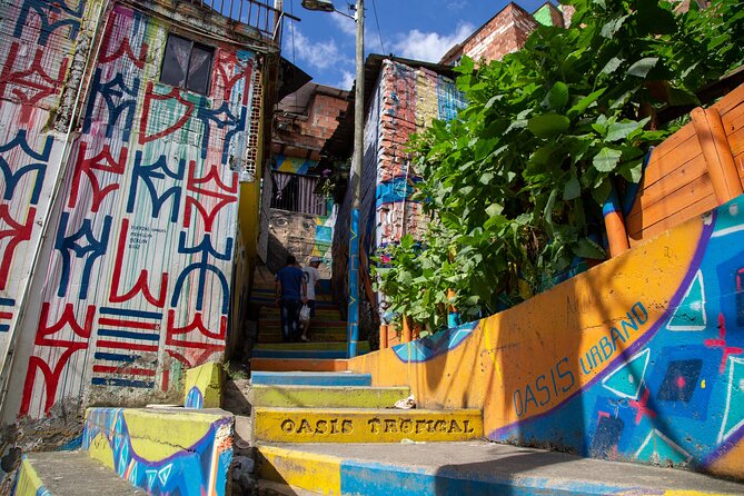 Private Tour: Community Immersion at the Moravia Barrio in Medellin - Pickup and Meeting Information