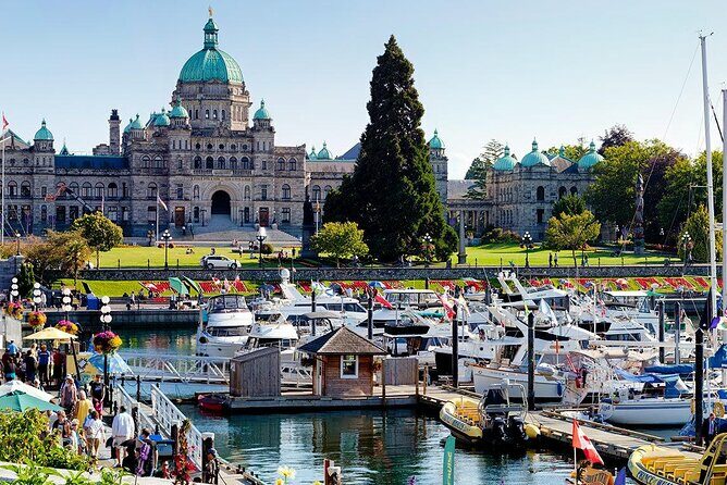 Private Tour Countryside Drive to Butchart Gardens & Victoria - Key Points