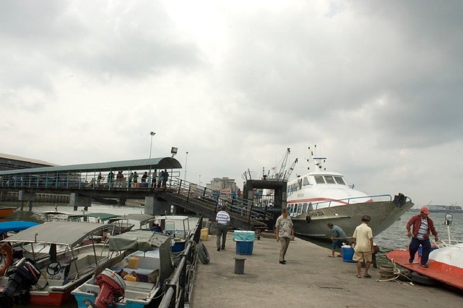 Private Tour: Crab Island Sightseeing Boat Ride and Seafood Lunch - Good To Know